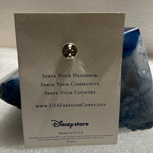LET FREEDOM RING Exclusive Disney Cast Member Pin to Commemorate 9/11 - Picture 2 of 4